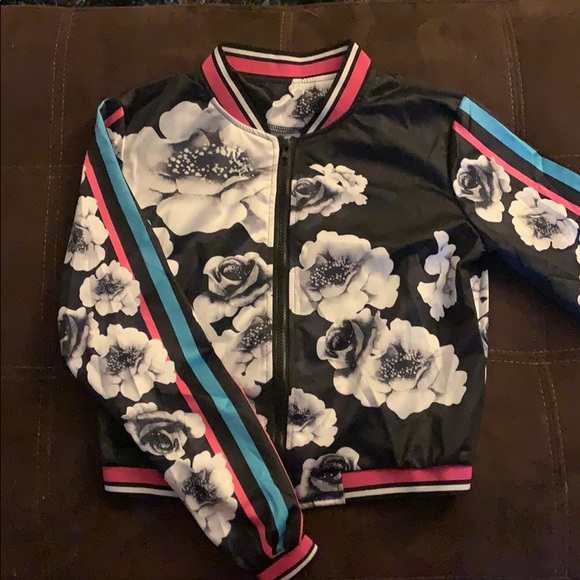 Black flowered print two piece pant set - Picture 1 of 2